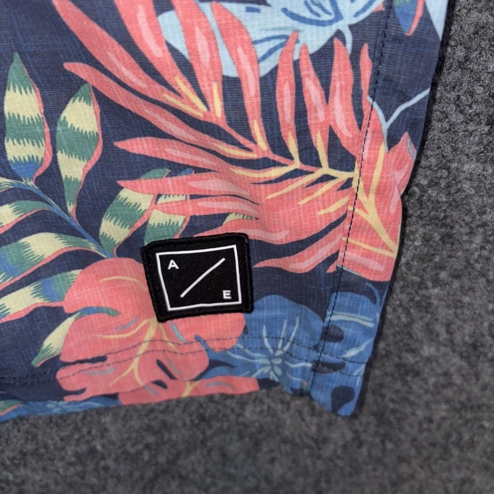 American Eagle Men Size S Blue Floral Polyester Blend Swim‎ Beach Board Shorts